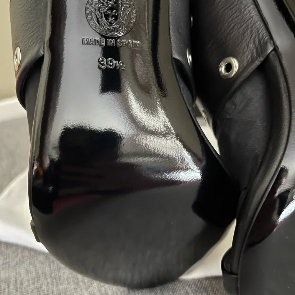 NIB Versace heels 👠 - Picture 5 of 8
